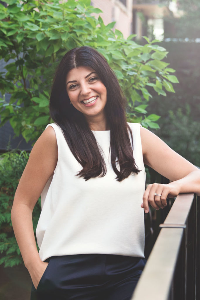 BLOG // natural light headshot session at Pike & Rose